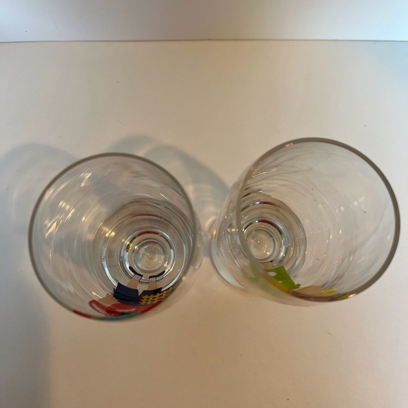 Pair of Glass Tumblers of Man and Woman on Vacation - Picture 7 of 9